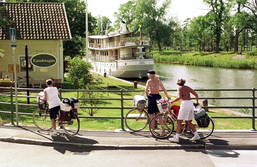 Stf Glasbruket Hostel & Apartments Borensberg Экстерьер фото